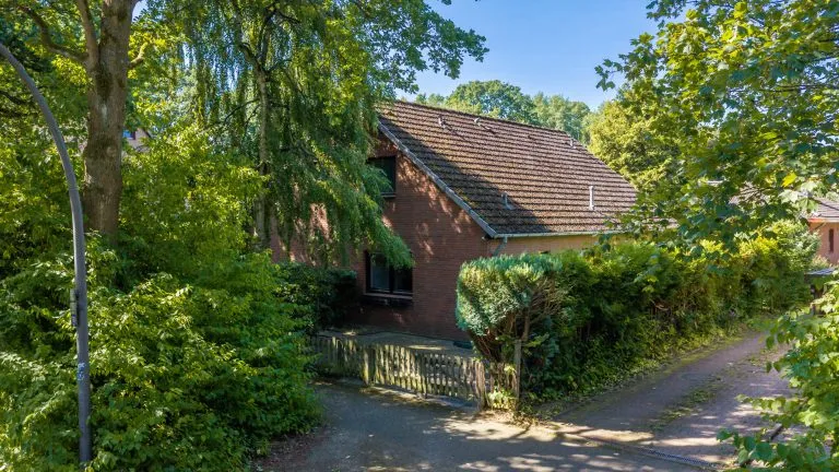 Moellerherm Immobilien - Immobilienangebot - Hamburg - Alle - Familienidylle im Hamburger Nordosten - Großzügiges Einfamilienhaus mit 7 Zimmern, zwei Terrassen und Garage in attraktiver Lage