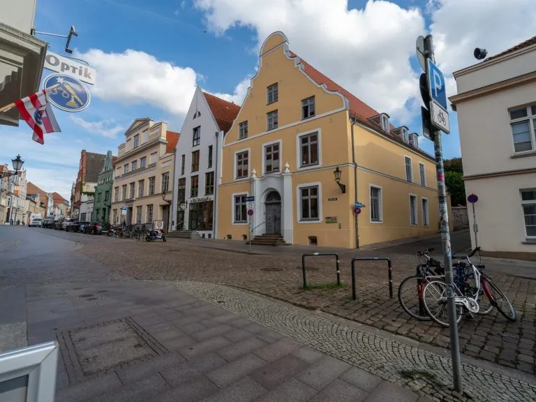 Moellerherm Immobilien - Immobilienangebot - Wismar - Alle - 2 gepflegte MFH in Top Zustand mit 87.296€ JNKM