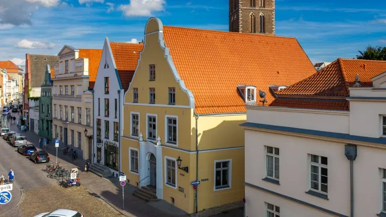 Moellerherm Immobilien - Immobilienangebot - Wismar - Alle - 2 gepflegte MFH in Top Zustand mit 87.296€ JNKM