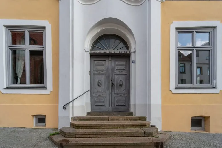 Moellerherm Immobilien - Immobilienangebot - Wismar - Alle - 2 gepflegte MFH in Top Zustand mit 87.296€ JNKM